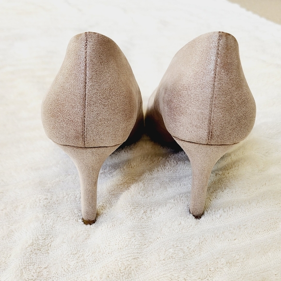 Like New Naturalizer Elicia Heels - Picture 4 of 7